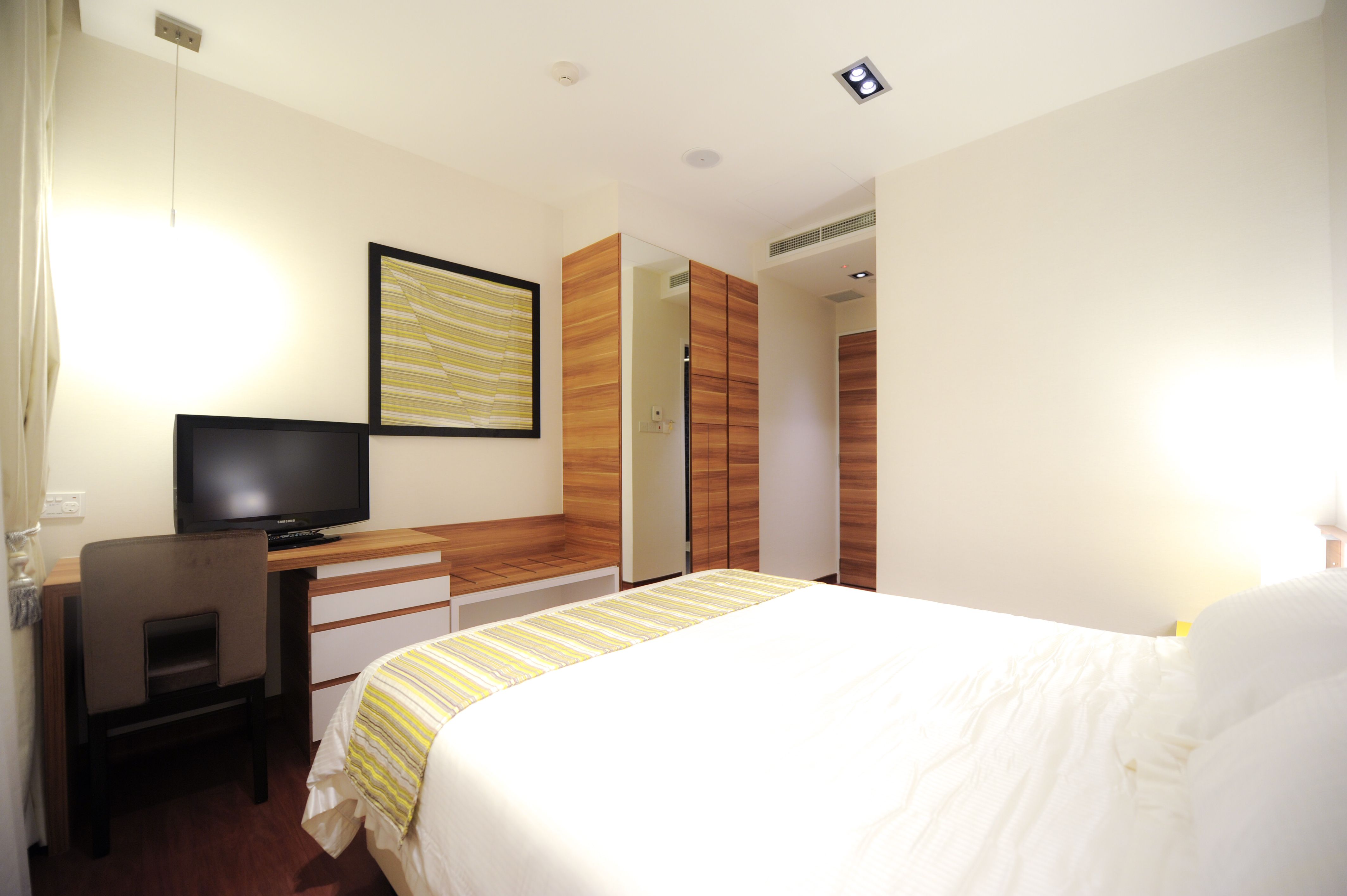 Bed Room (Queen)